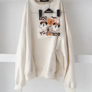 Boo to you! Mickey and Minnie D.I.Y